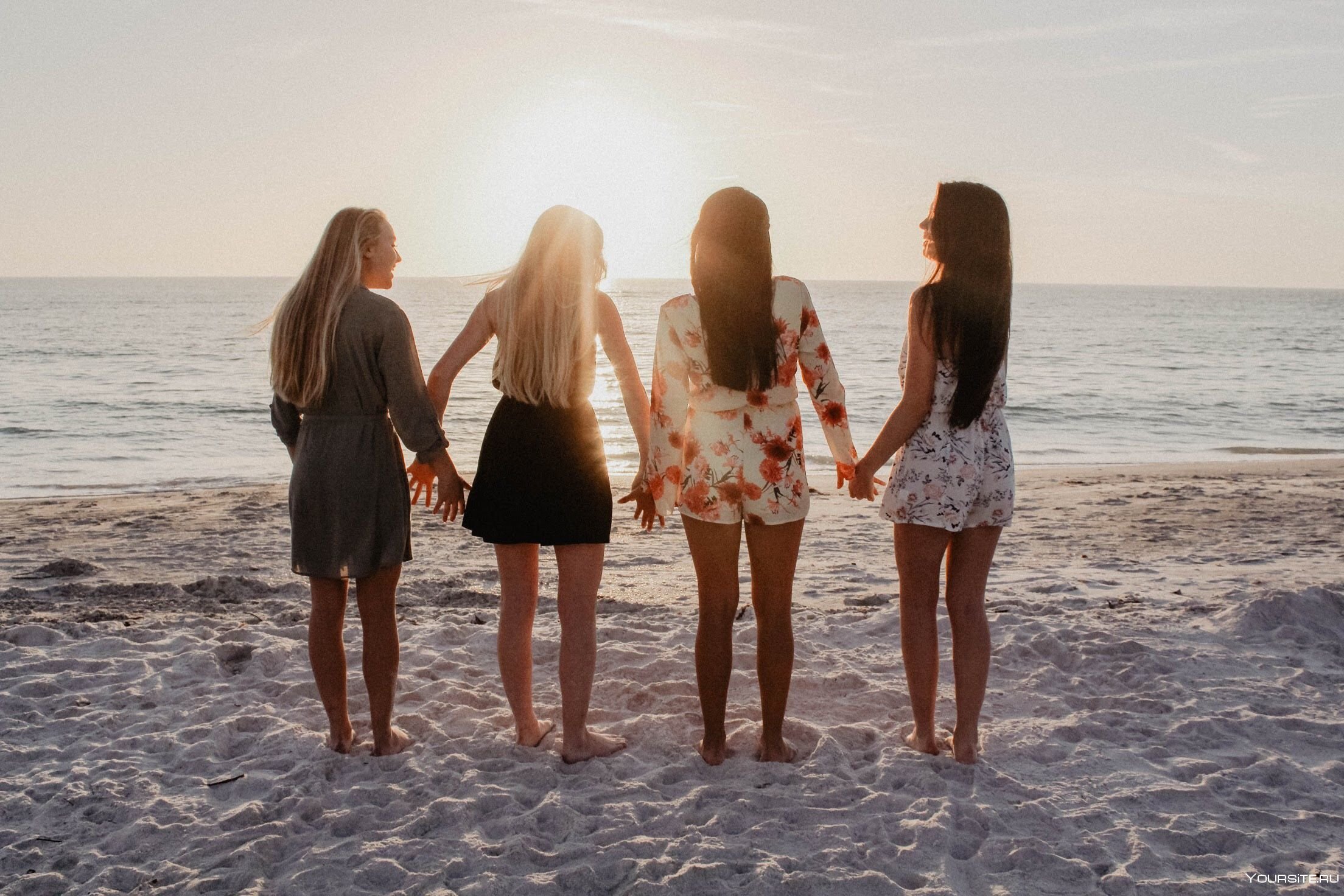 Жизнь с тремя подружками. Четыре подруги. Подруги на море. Три подруги. Три лучшие подруги.
