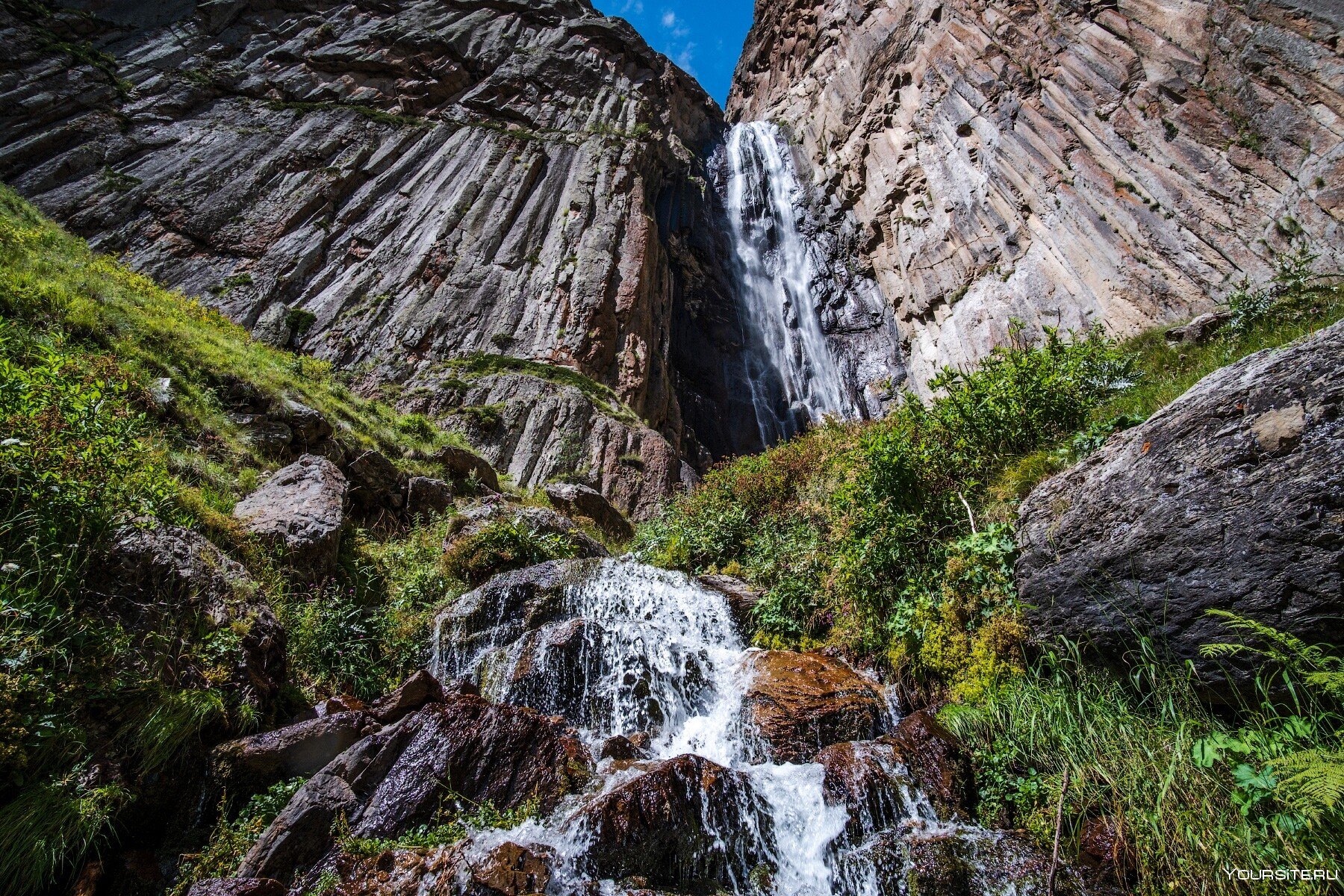 Водопад в Чегемском ущелье Абай Су
