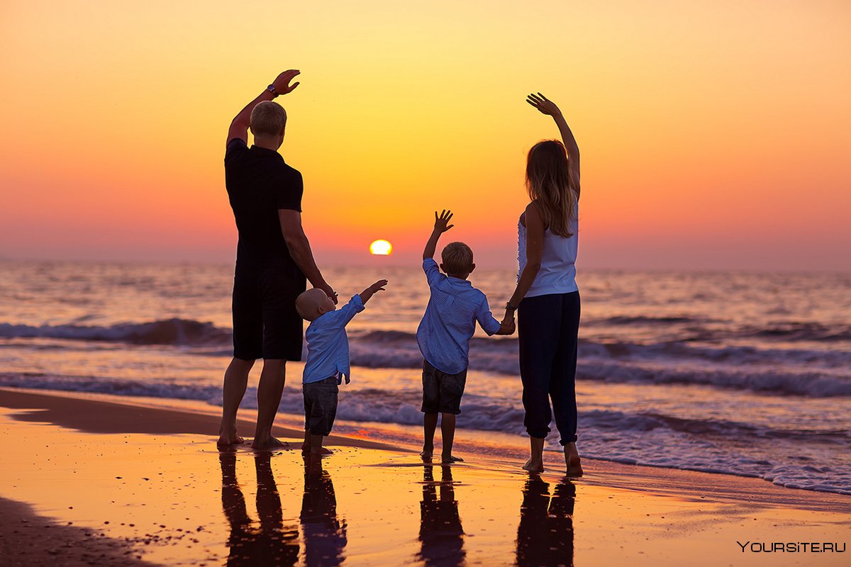 Море счастье семья закат