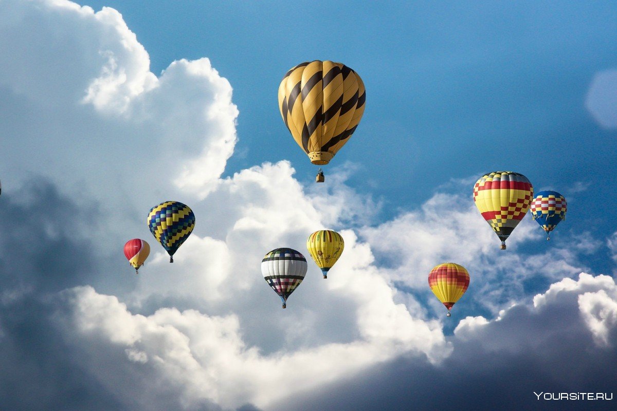 Воздушные шары в небе полет