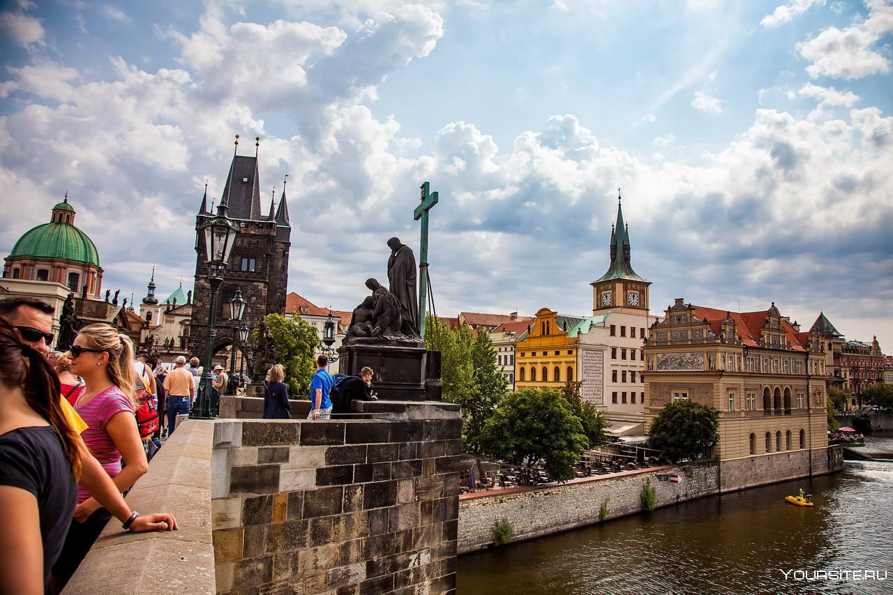 Интересные города для туризма. Исторический центр Праги Чехия. Прага туристы. Красивые города Европы.