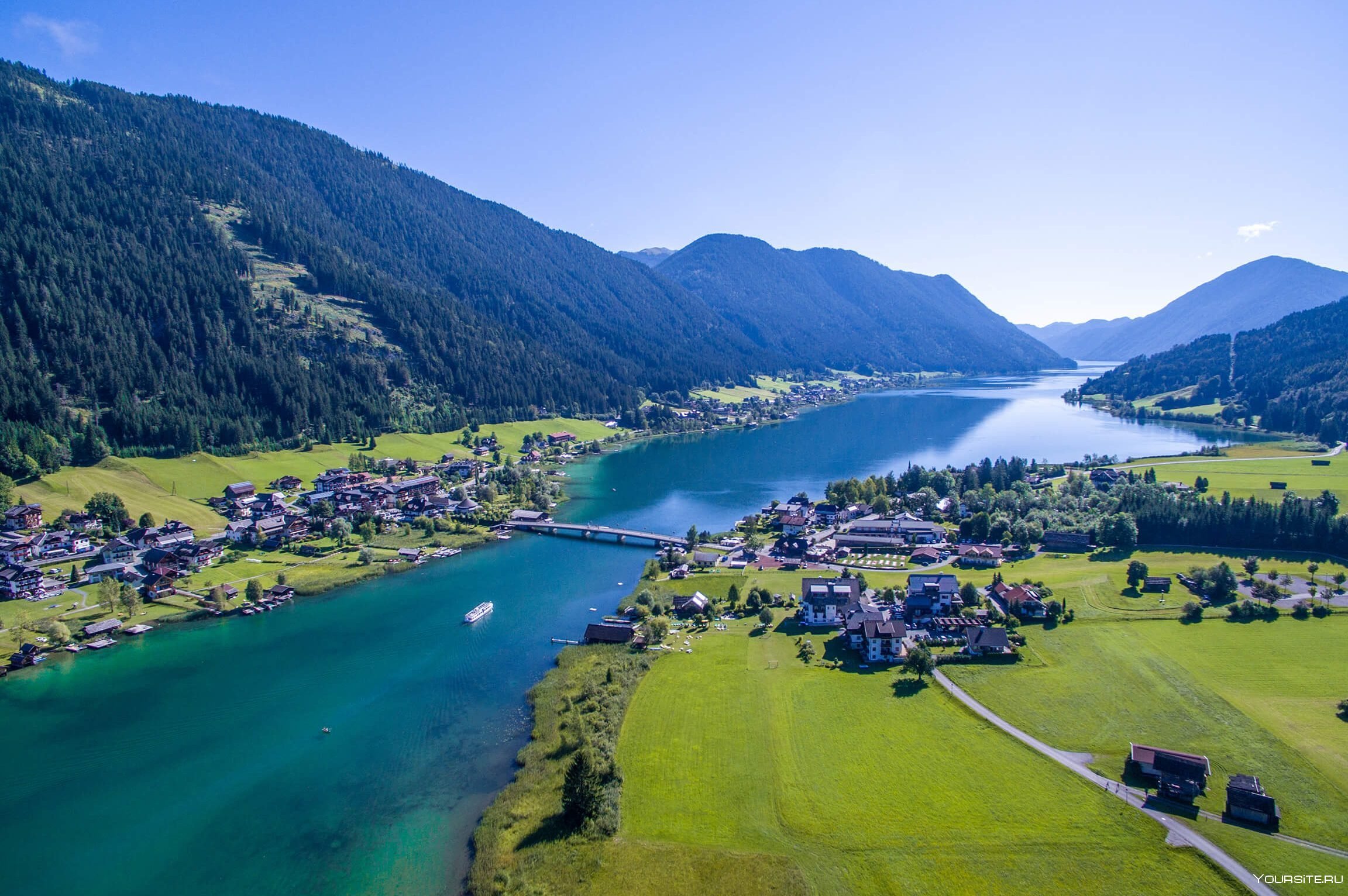 На озерах австрии. Каринтия Австрия. Вертерзее озеро в Австрии. Австрийские озера Каринтии. Вертер зе Австрия озеро.