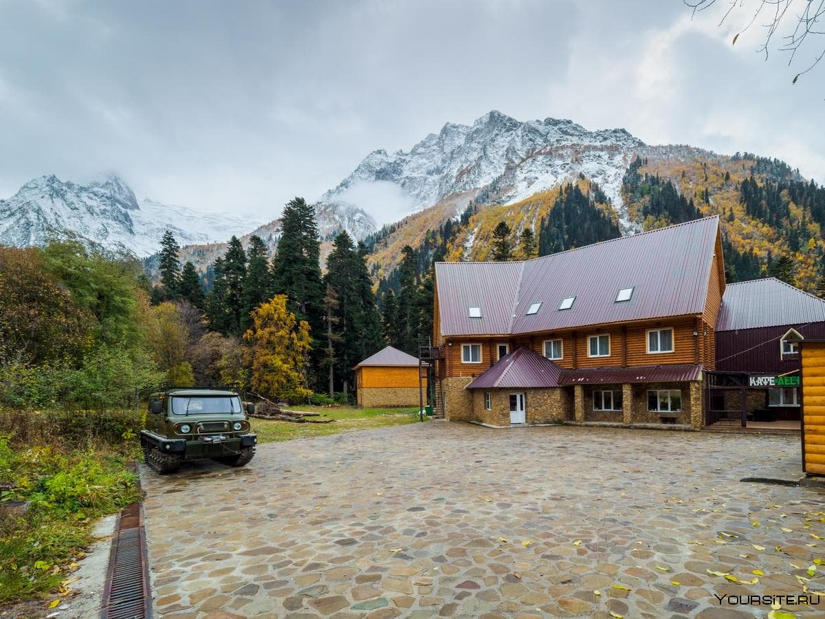 Домбай отель с видом на горы