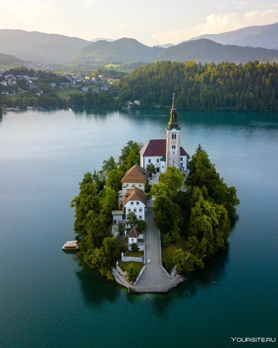 Словения монастырь в горе