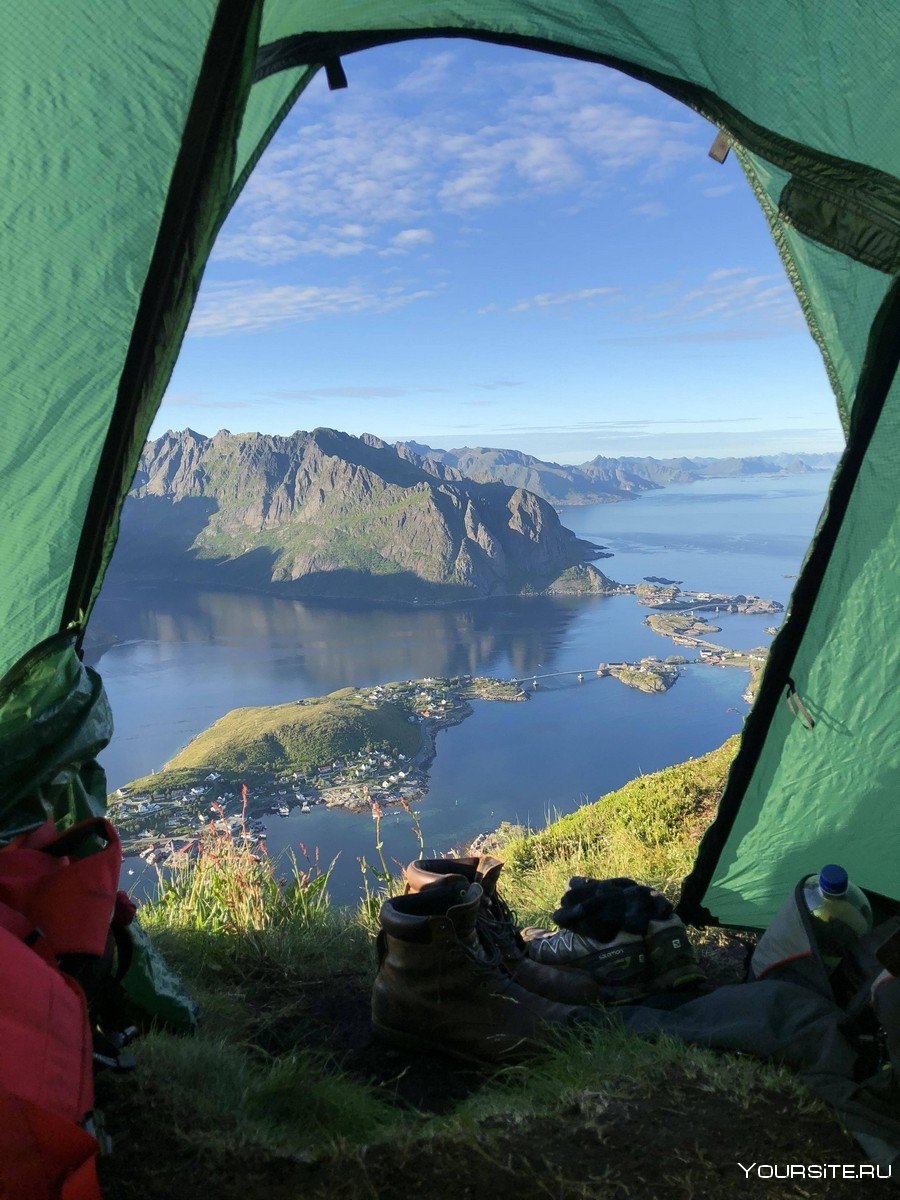 Вид из палатки с ногами