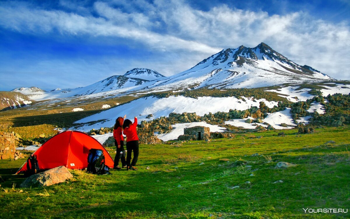 Туризм в горах палатка