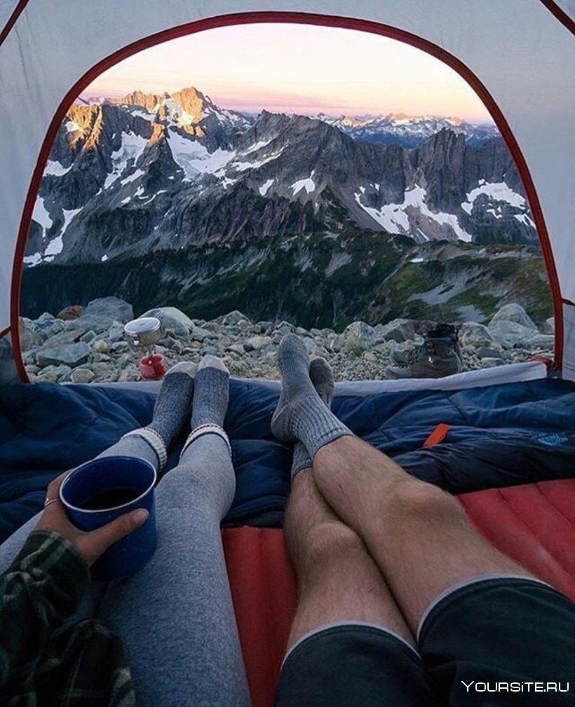 Вид из палатки на горы