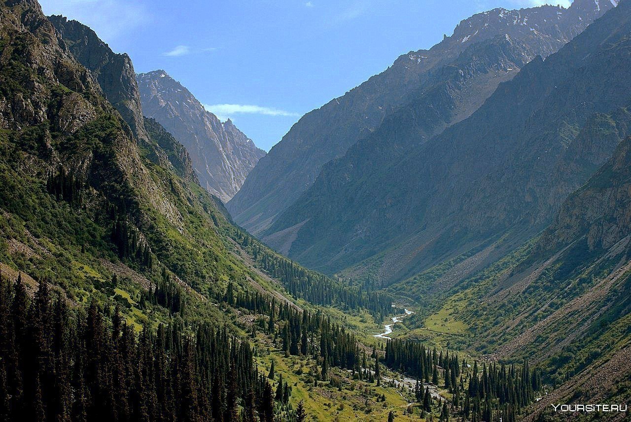Киргизия ала. Киргизия горы Тянь-Шань. Ущелье ала Арча. Аксайское ущелье Киргизия. Ала Арчинское ущелье Кыргызстан.