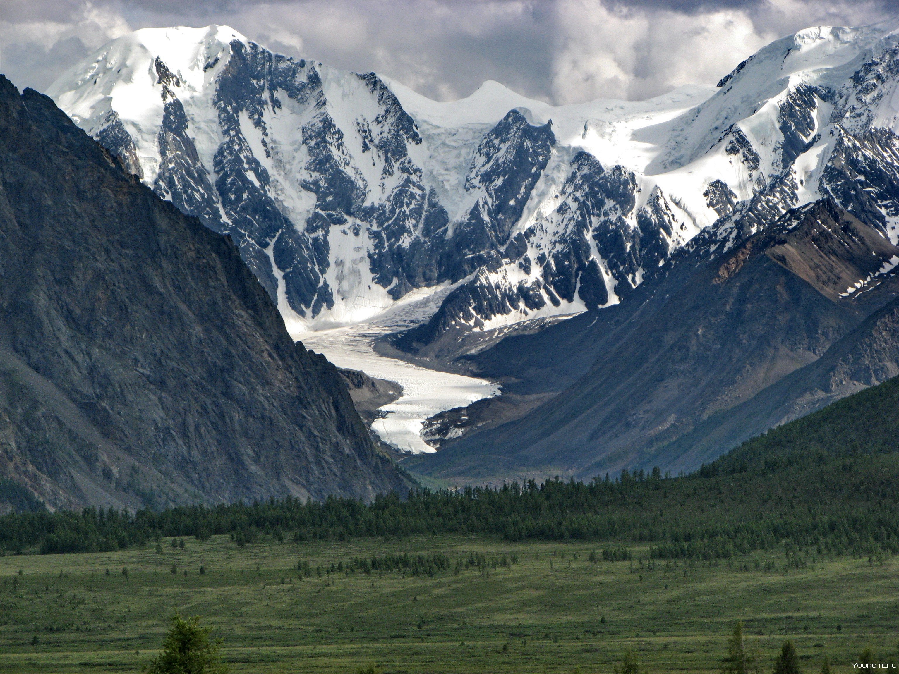 Направление горных хребтов горы алтай. Ледник Актру горный Алтай. Ледник Маашей горный Алтай. Долина Актру Алтай. Ледники Северо-Чуйского хребта.