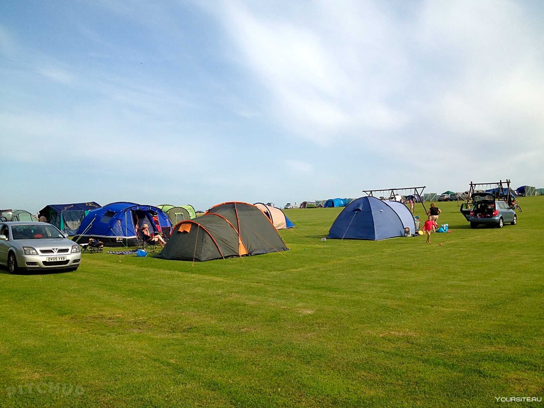 Кемпинг обзор. Белё озеро палаточный городок. Эдинбург кемпинг. Ладожское озеро палаточный лагерь. Шотландия кемпинг.