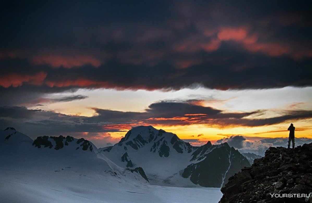 Кавказские горы закат