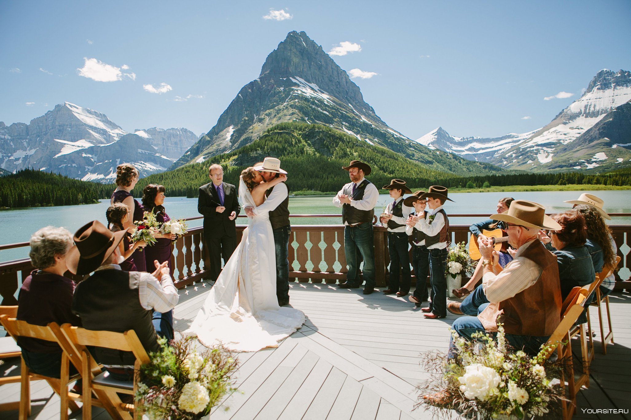 Красивые церемонии. Свадьба в Казбеги. Казбеги Грузия свадьба. «Highland Wedding» «свадьба в горах». Выездная церемония горы красная Поляна.