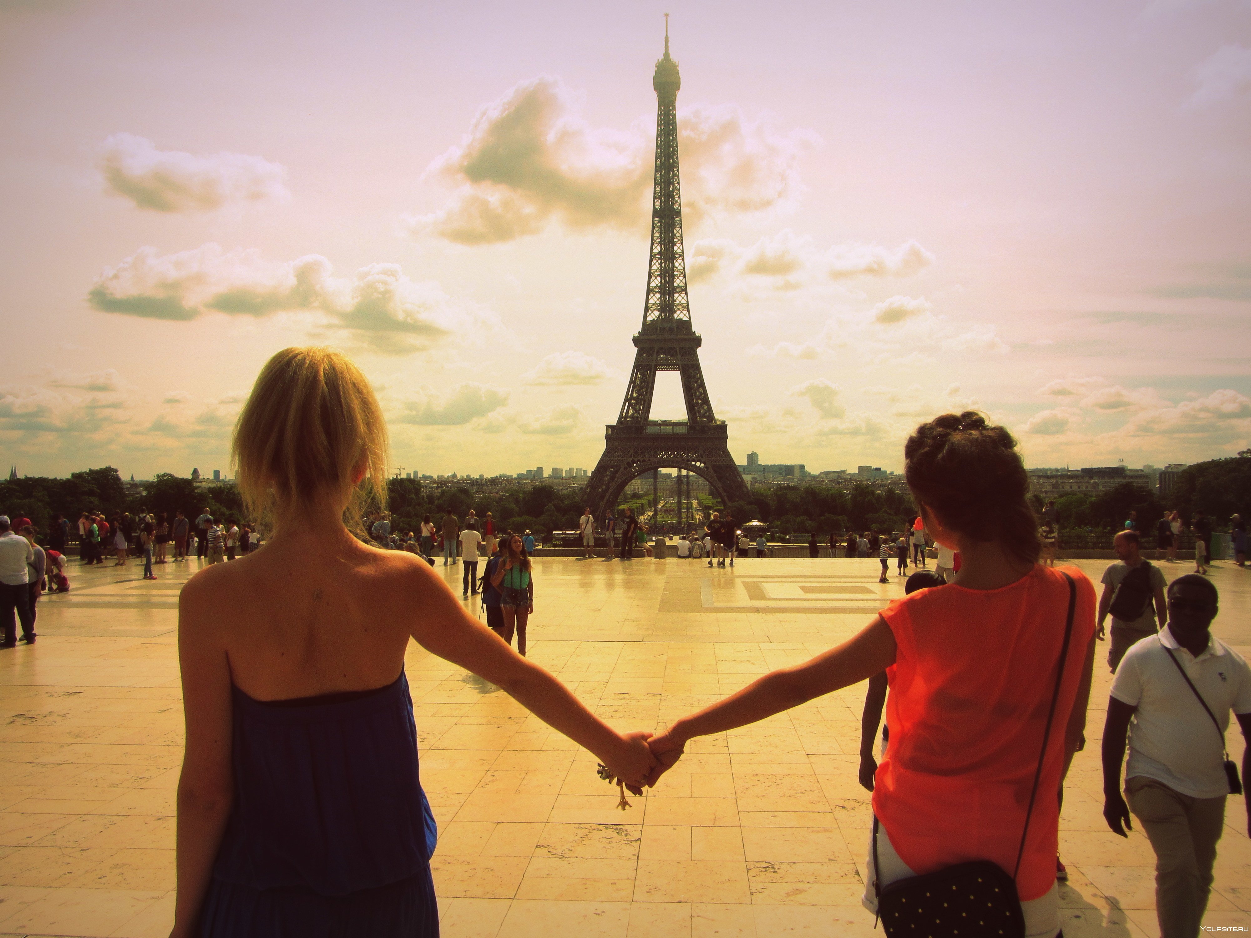 Скучаю по парижу. «Девушка в Париже». Подруги в Париже. Девушка и Эйфелева башня. Девушка на фоне Эйфелевой башни.