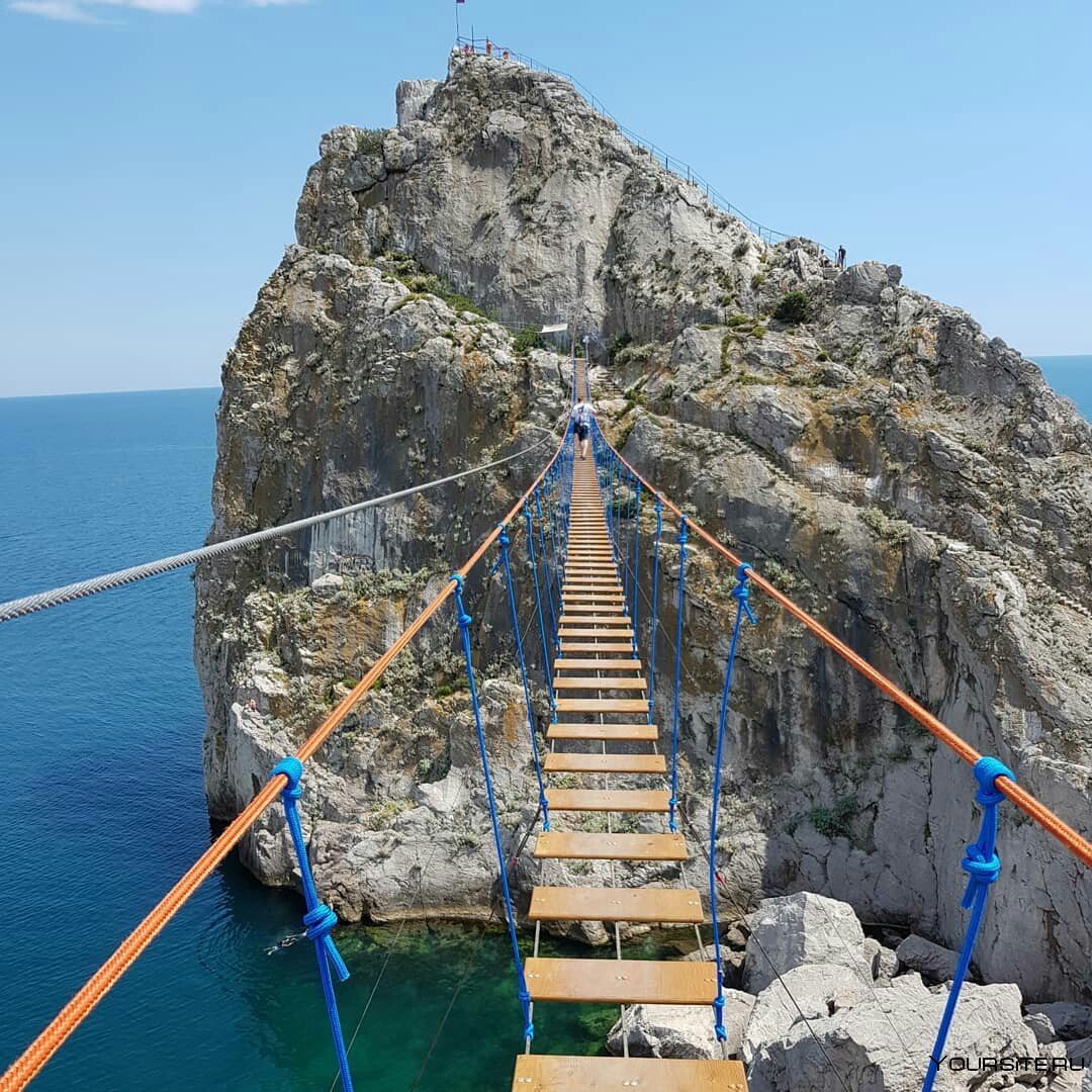 Морская лестница. Симеиз. Скала дива. Симеиз скала дива подвесной мост. Гора дива в Крыму Симеиз. Пляж у скалы дива Симеиз.