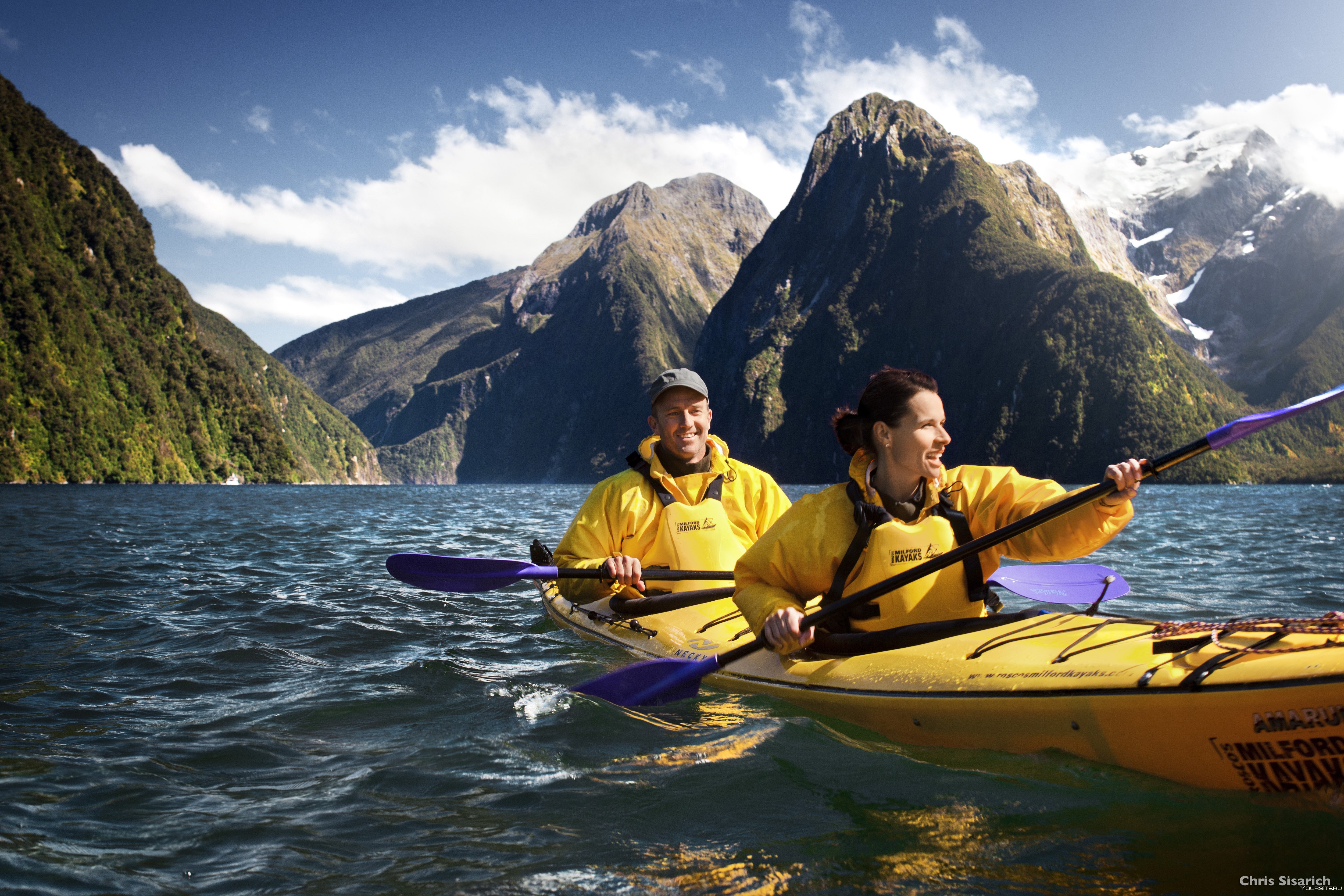 New zealand how people live. Каякинг в новой Зеландии. Новая Зеландия экотуризм. Экологический туризм в новой Зеландии. Туристы в новой Зеландии.