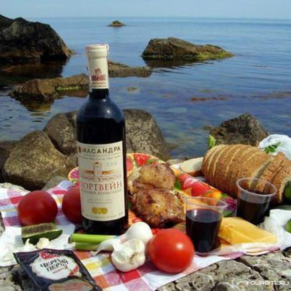 Крымское вино на море