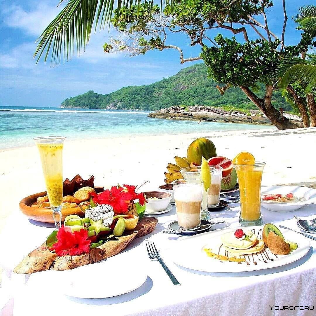 Завтрак в тропическом стиле