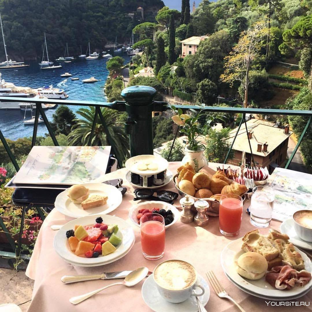 Турецкий завтрак с красивым видом