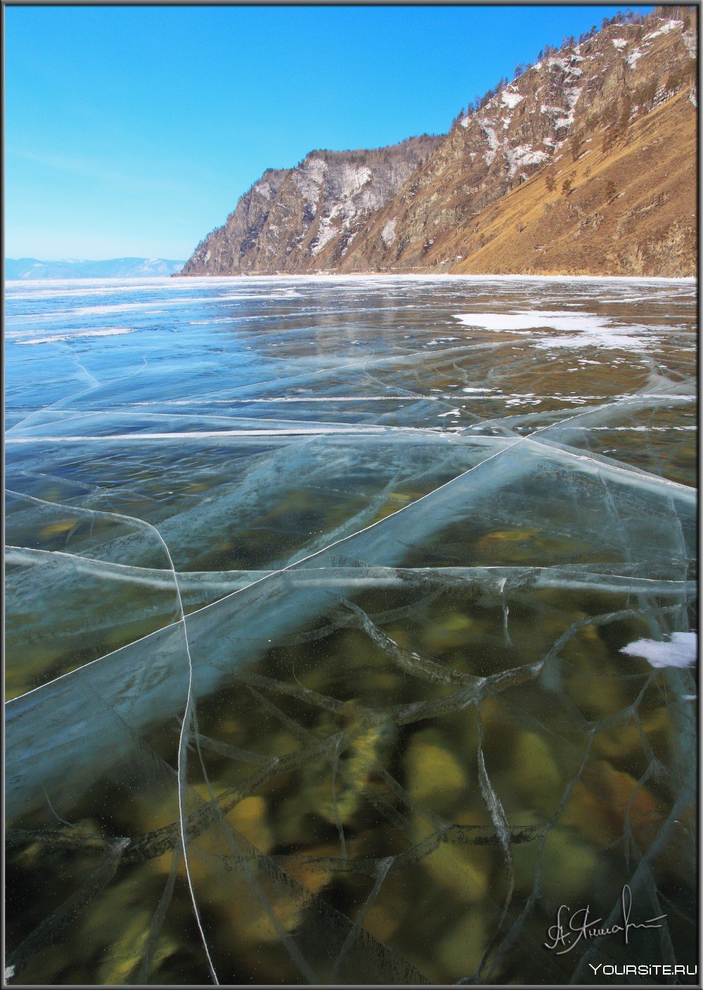 Воды байкала чисты и прозрачны. Лед Байкала. Озеро Байкал вода. Озеро Байкал лед. Байкал озеро Айкон.