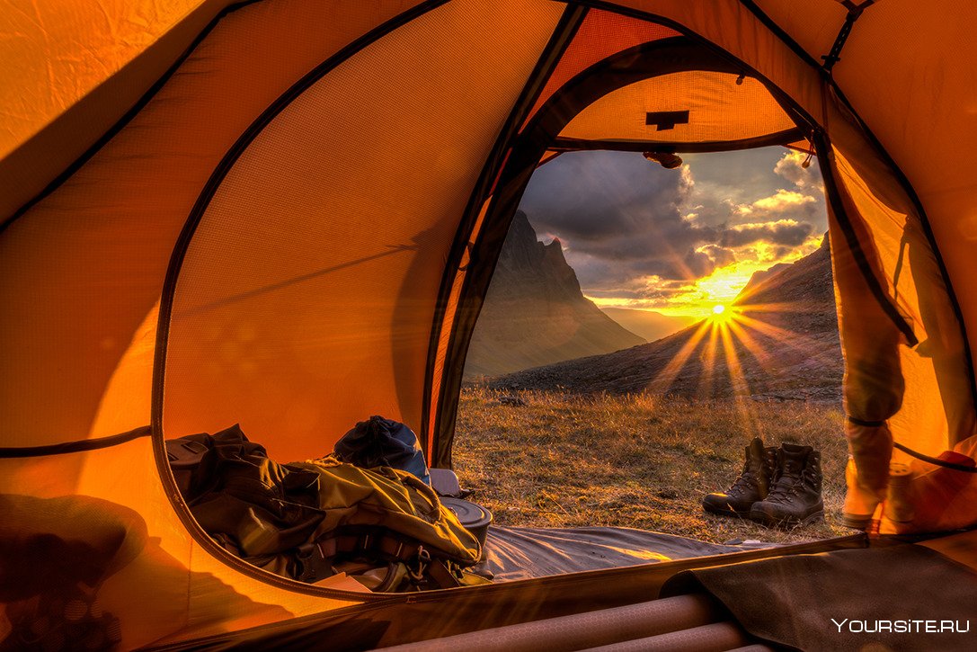 Красивый вид из палатки