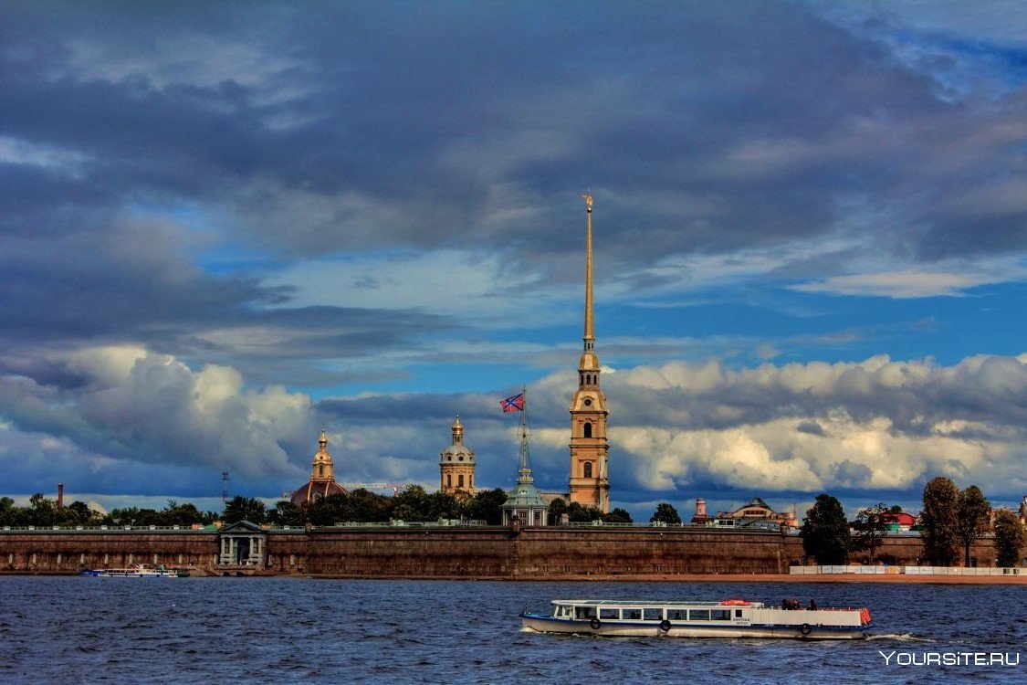 Петропавловская крепость в Санкт-Петербурге осенью