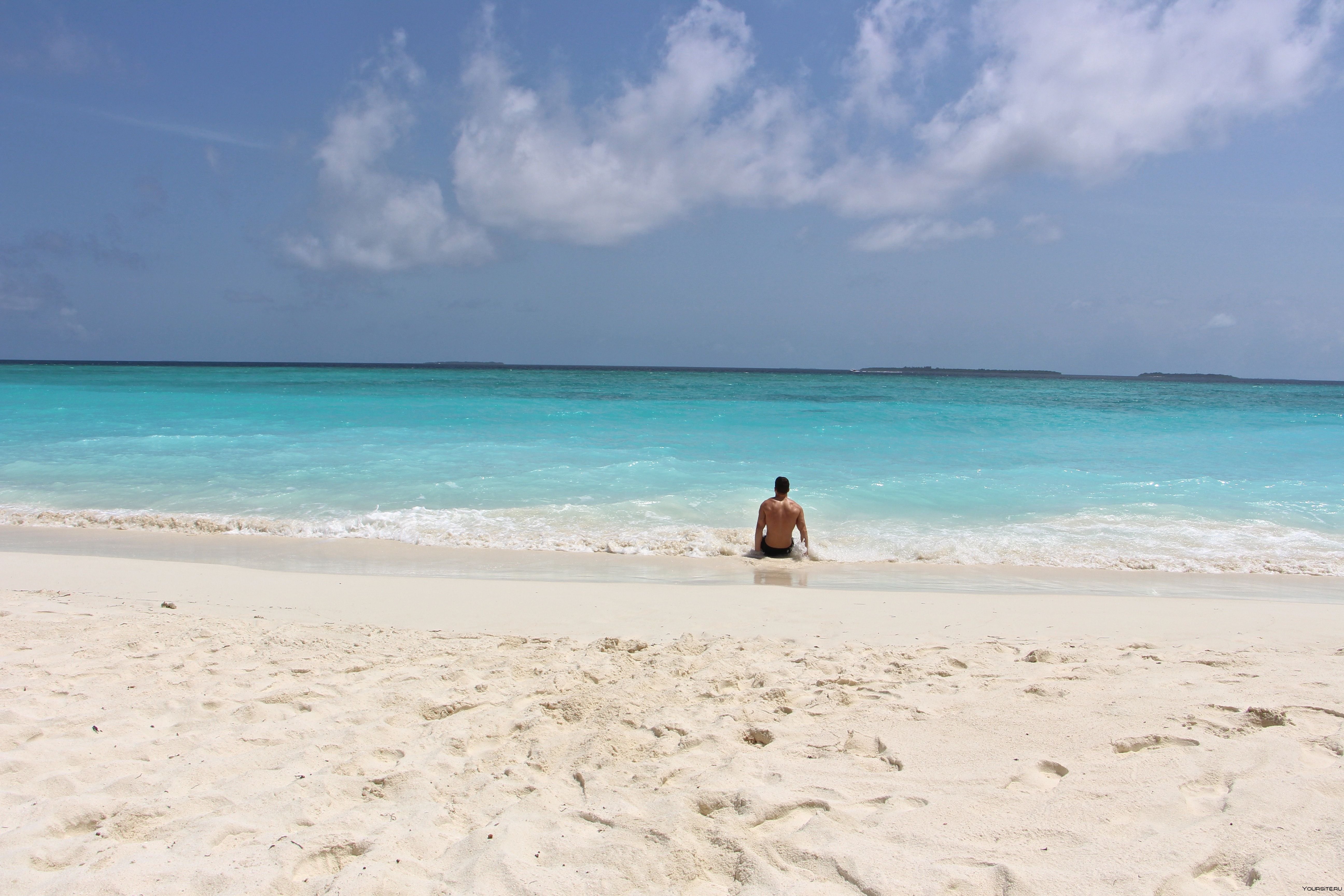 Blizkey пляж. Мальдивы пляж. Белоснежный пляж. Мальдивы белый песок. Пляж с белым песком.