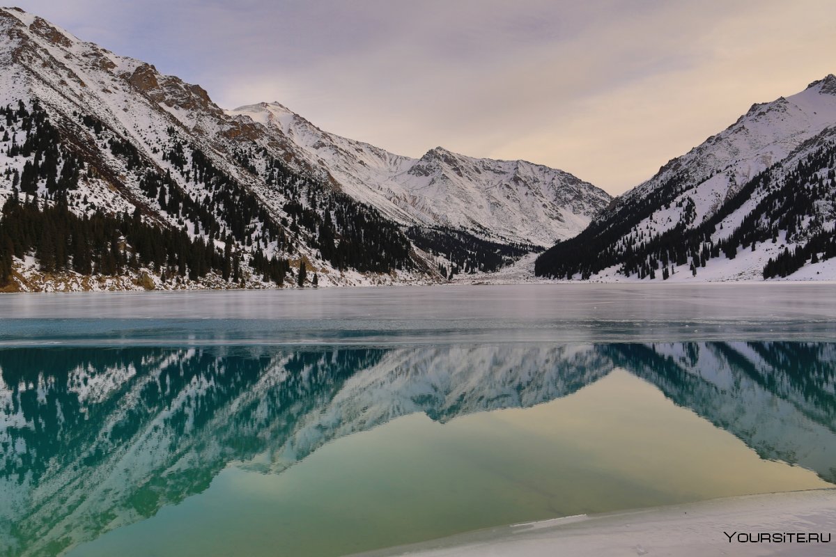 Казахстан зимой Алматинское озеро
