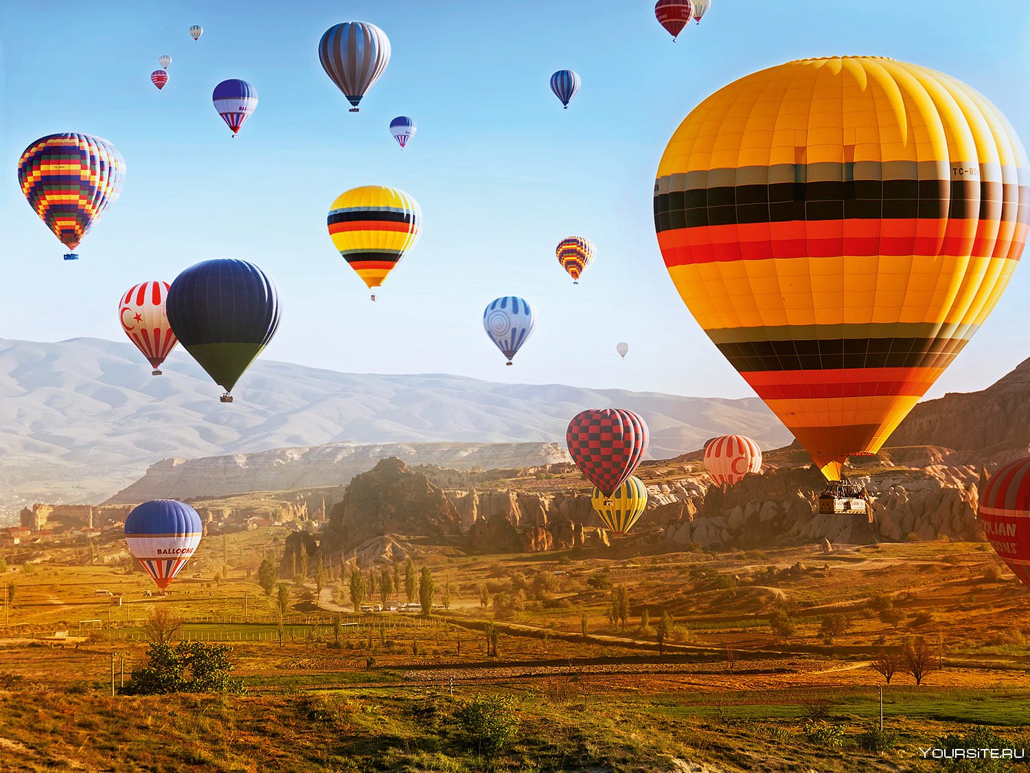 Экскурсия на воздушном шаре. Каппадокия парад шаров. Каппадокия Турция. Турция Каппадокия воздушные шары фестиваль. Аэростат Каппадокия.