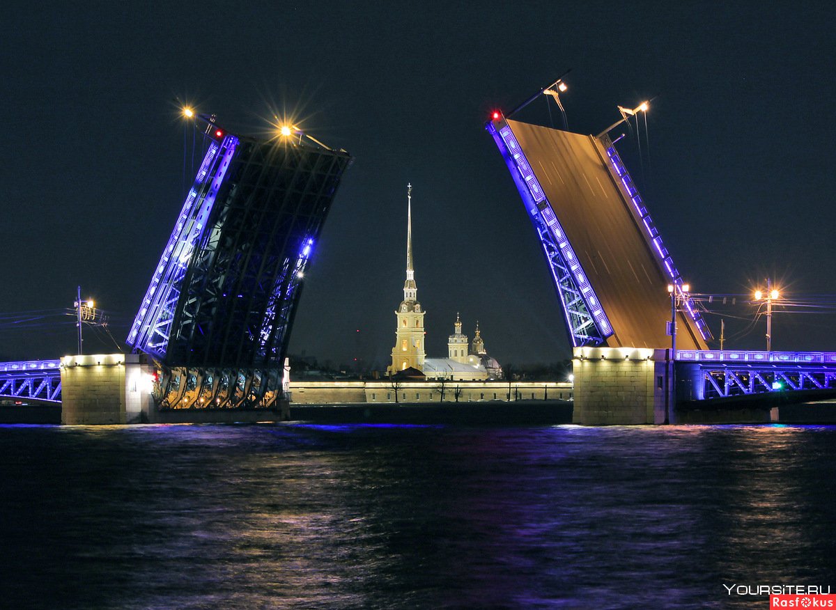 Дворцовый мост и Петропавловская крепость