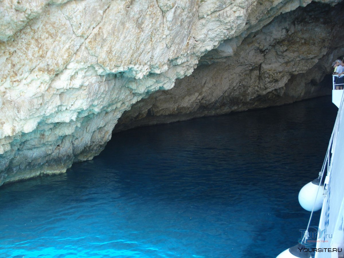 Паксос Греция пещера