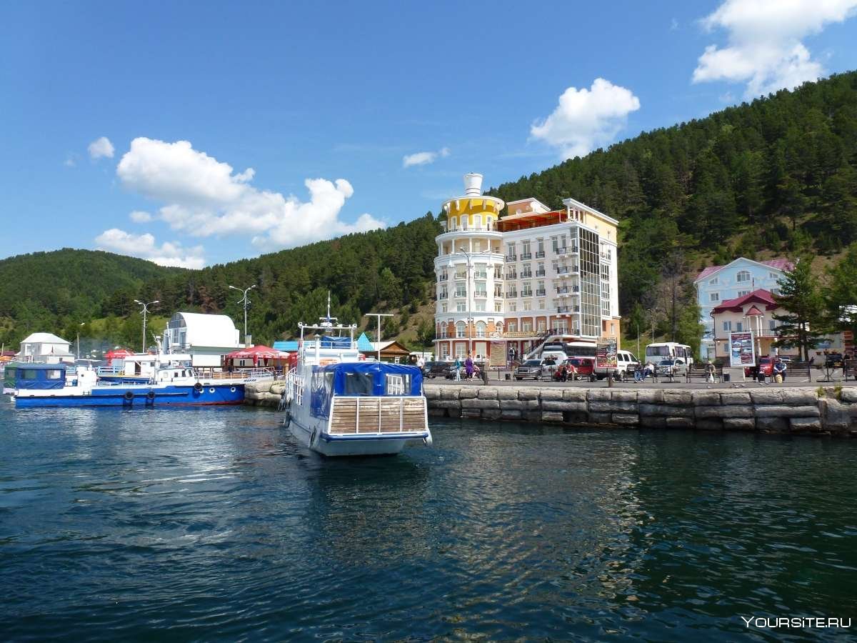 Поселок Листвянка на Байкале