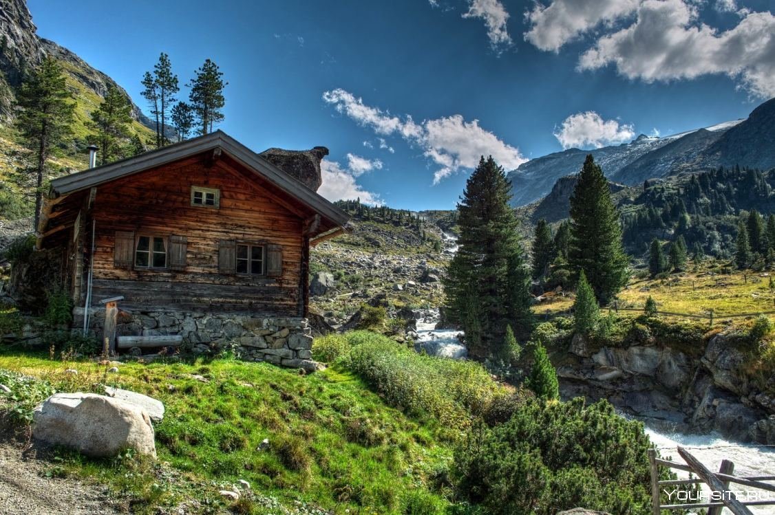 Одинокий дом в горах Швейцарии