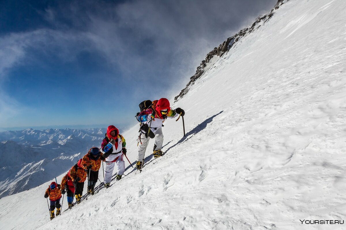 Эльбрус зимой туристы