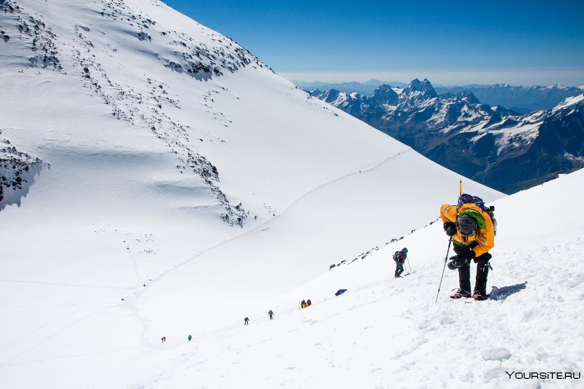 Гора Эльбрус альпинисты