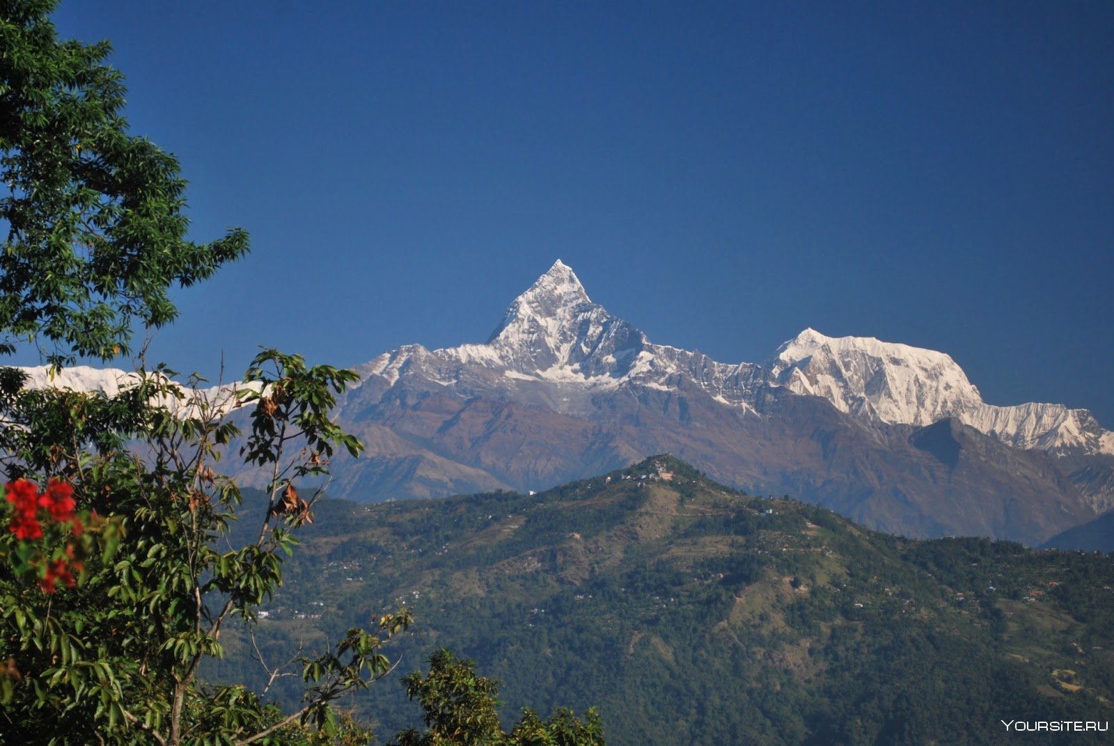 Высокие горы индии. Непал Гималаи. Непал Покхара Гималаи. Катманду Непал горы. Непал Гималаи Аннапурна.