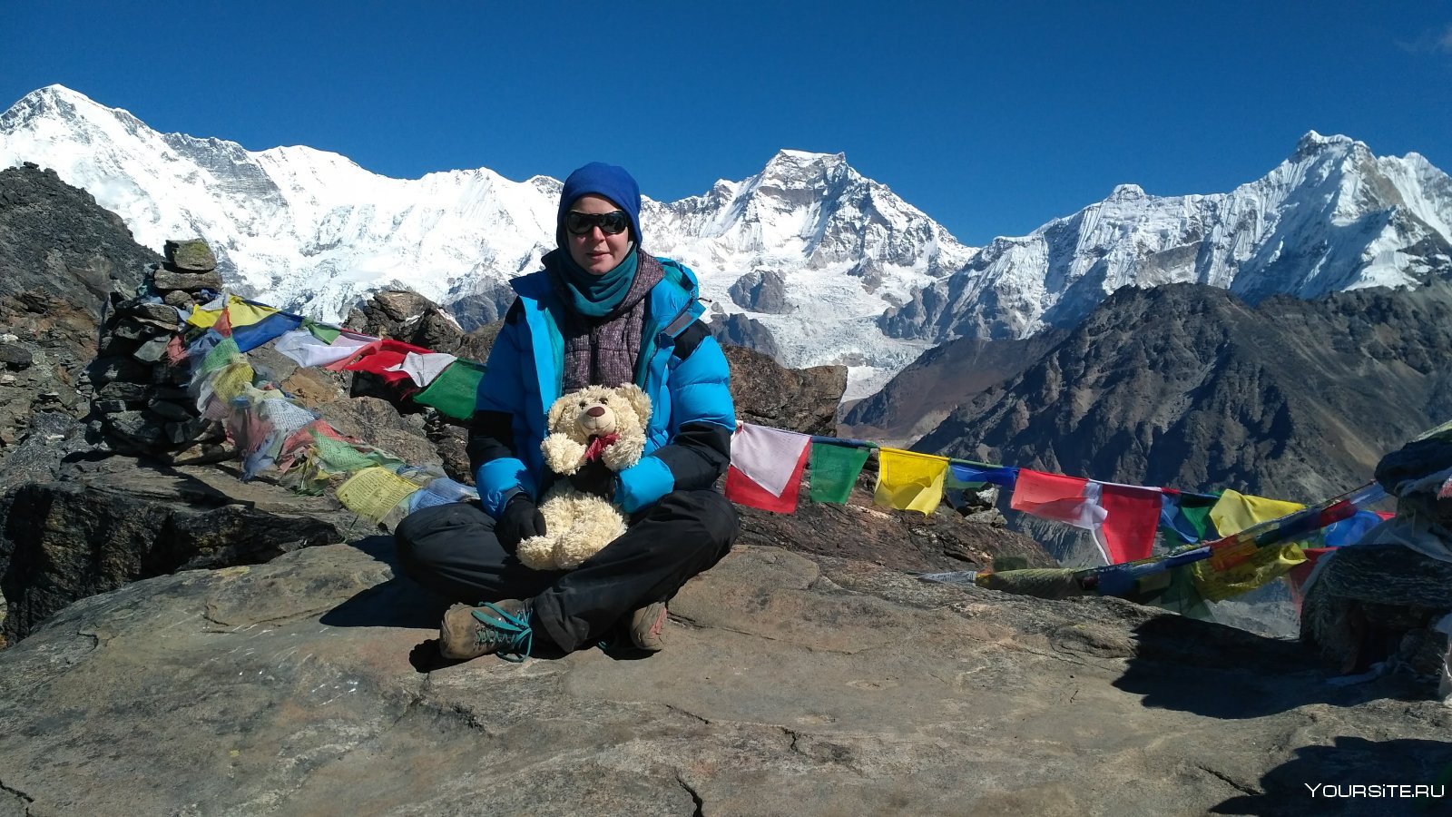 Мир наизнанку эверест. Гокио Ри Непал. Непал базовый лагерь Эвереста. Базовый лагерь Эвереста и озера Гокио. Вершина Гокио (Непал).