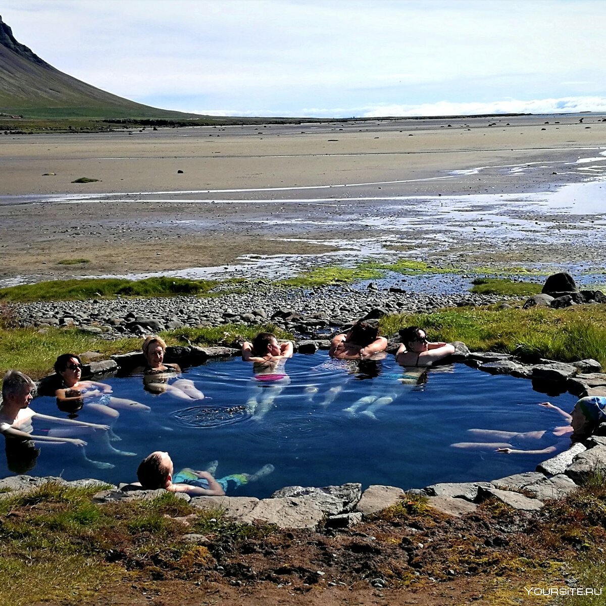 Купальня горячий источник Исландия