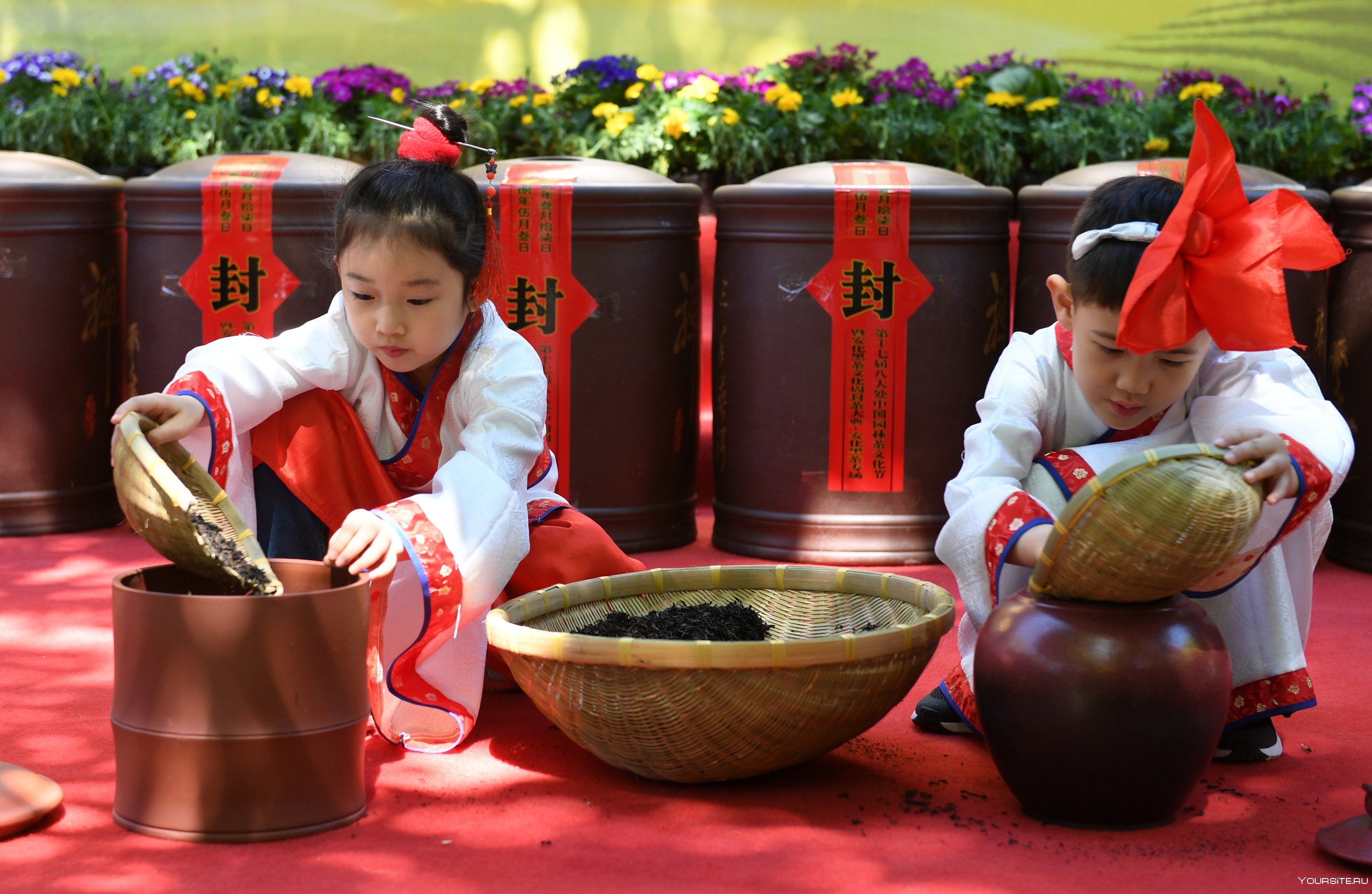 Хусни китай. Церемония чая в Китае. Китайские традиции Китая чаепития. Чайная церемония в Пекине. Китайская чайная культура.