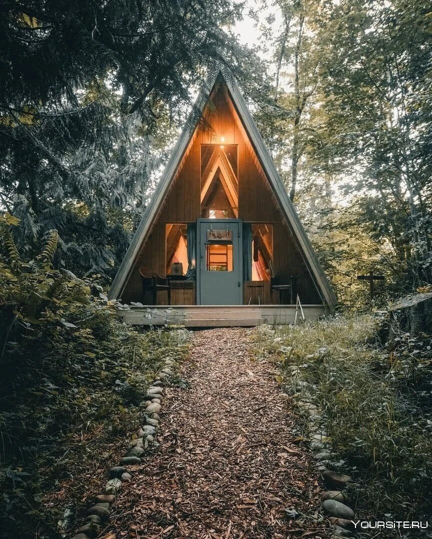 Деревянный домик шалаш