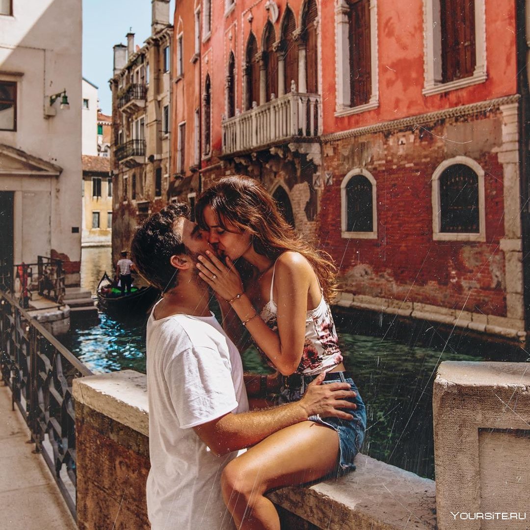 Влюбленная пара в Венеции