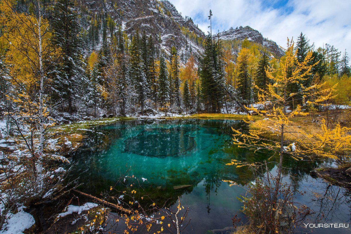 Малахитовое озеро горный Алтай