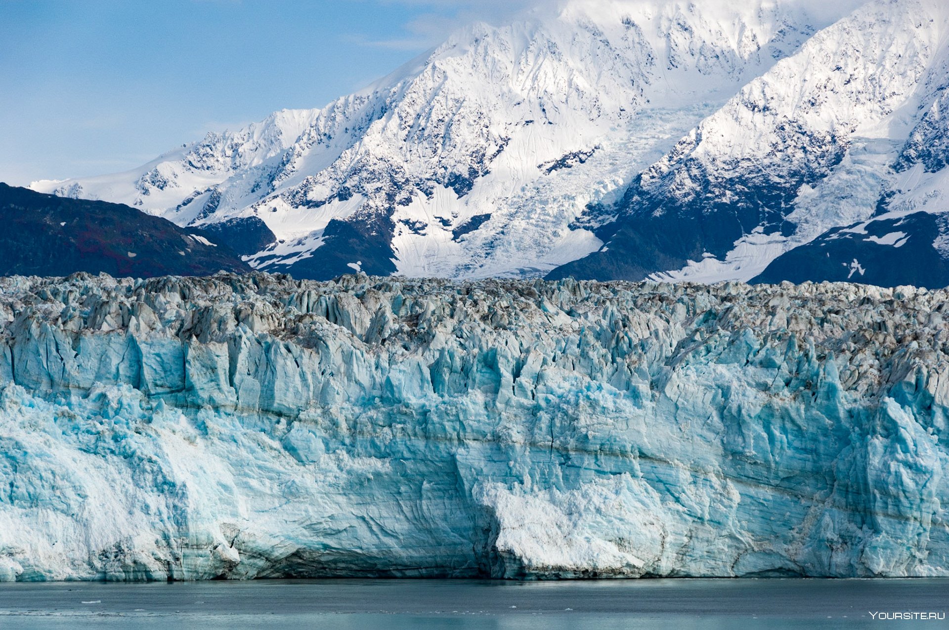 Самую большую площадь занимают ледники. Ледник Хаббард. Ледник Менделеева Киргизия. Ледник Ронгбук. Ледник Обручева Буордах.