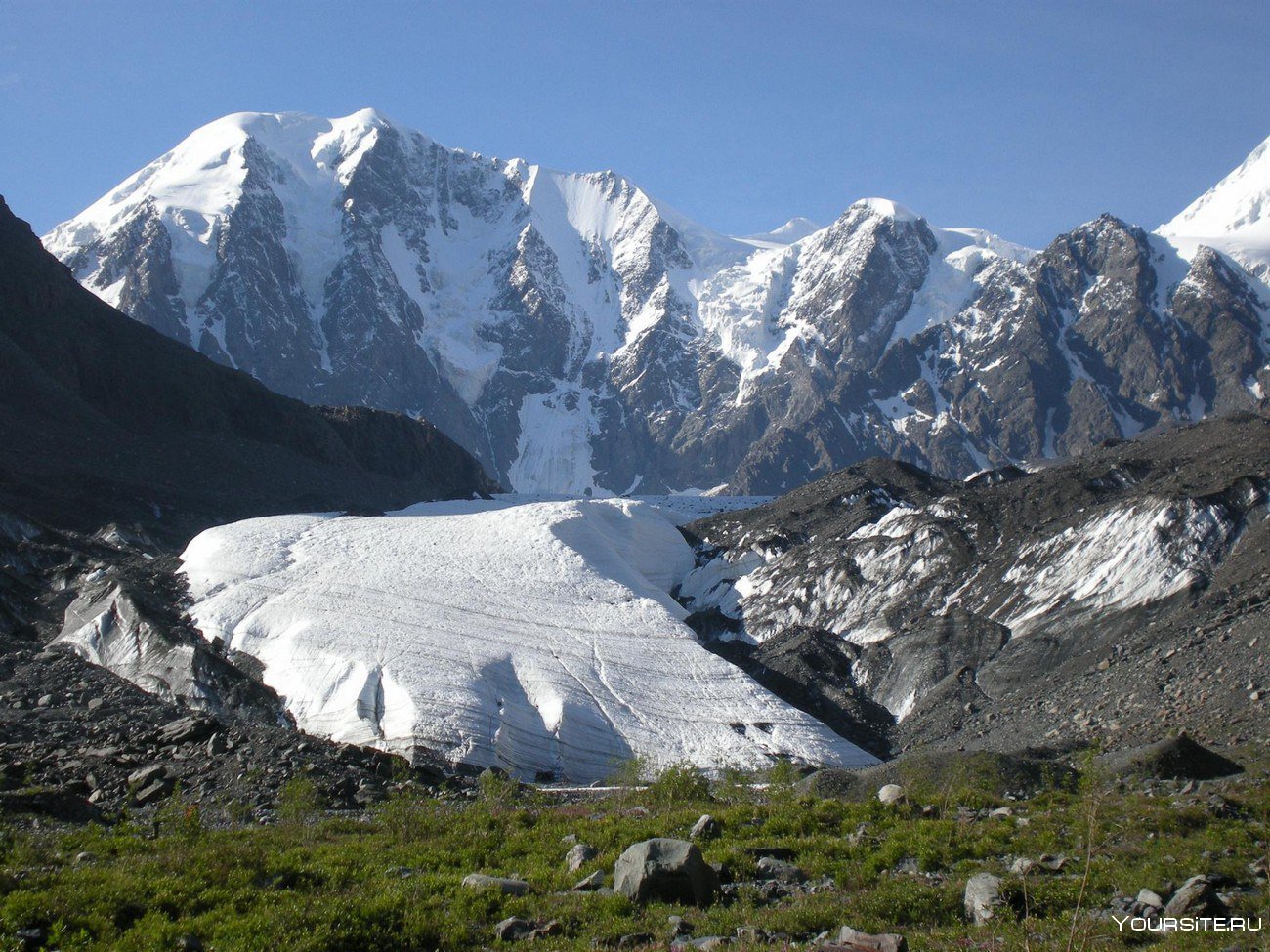 Горный ледник это. Ледники горный Алтай. Ледник Актру. Ледник Маашей горный Алтай. Горно-Долинные ледники.