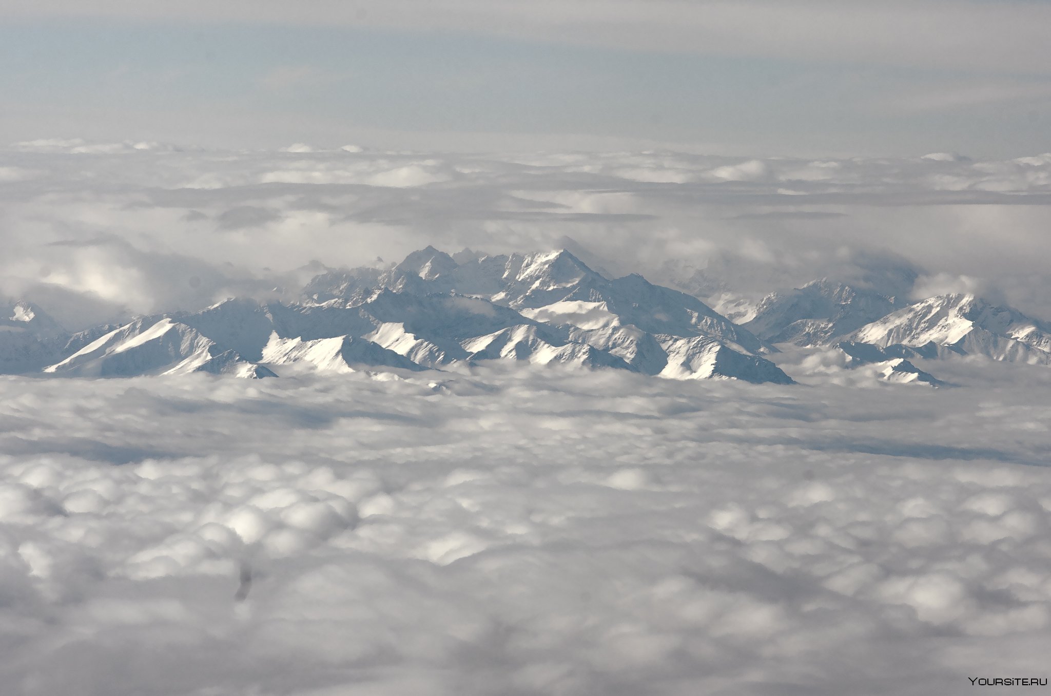 Кавказские горы с полета самолета