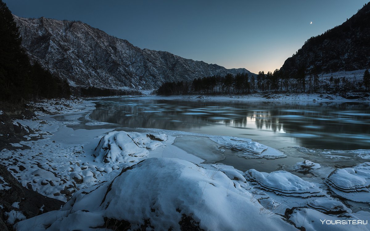 Река Катунь зимой