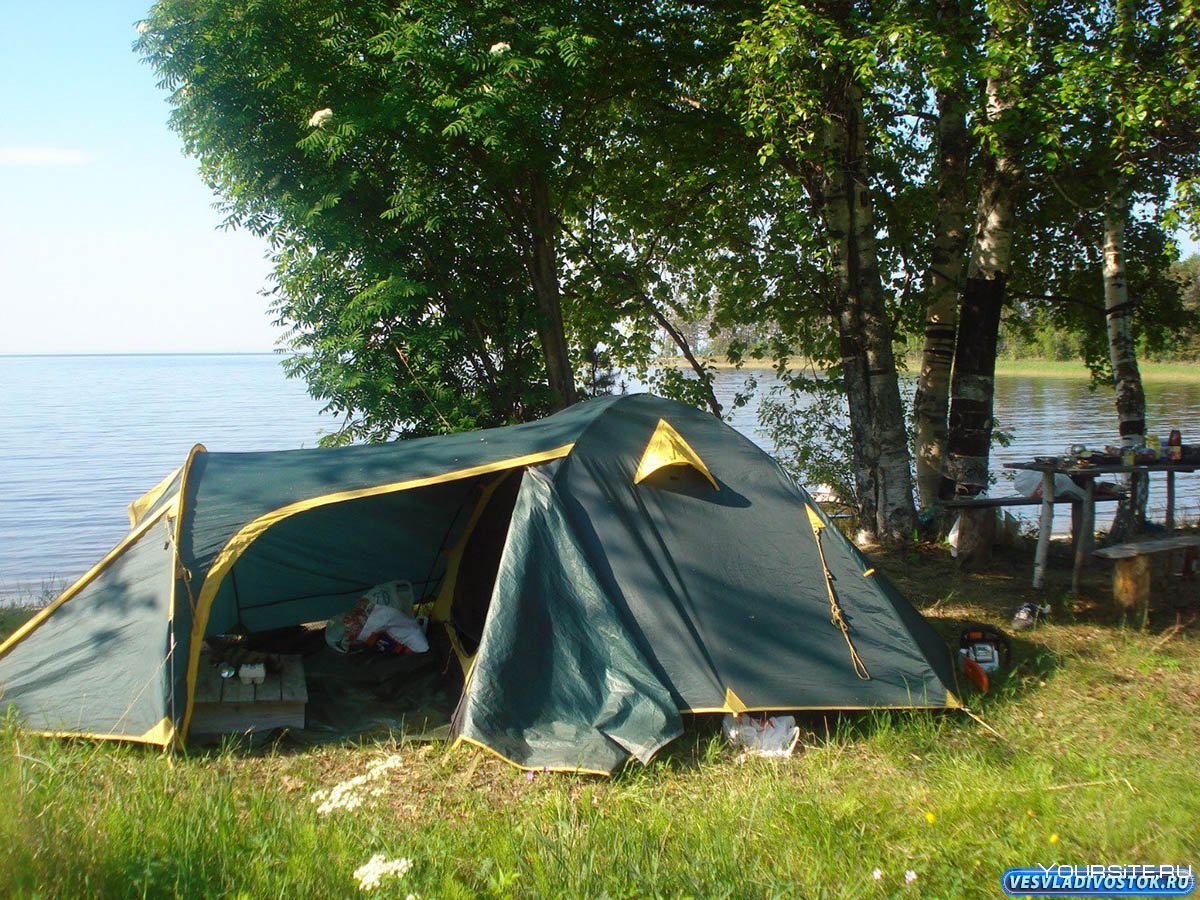 Палатки на берегу Волги