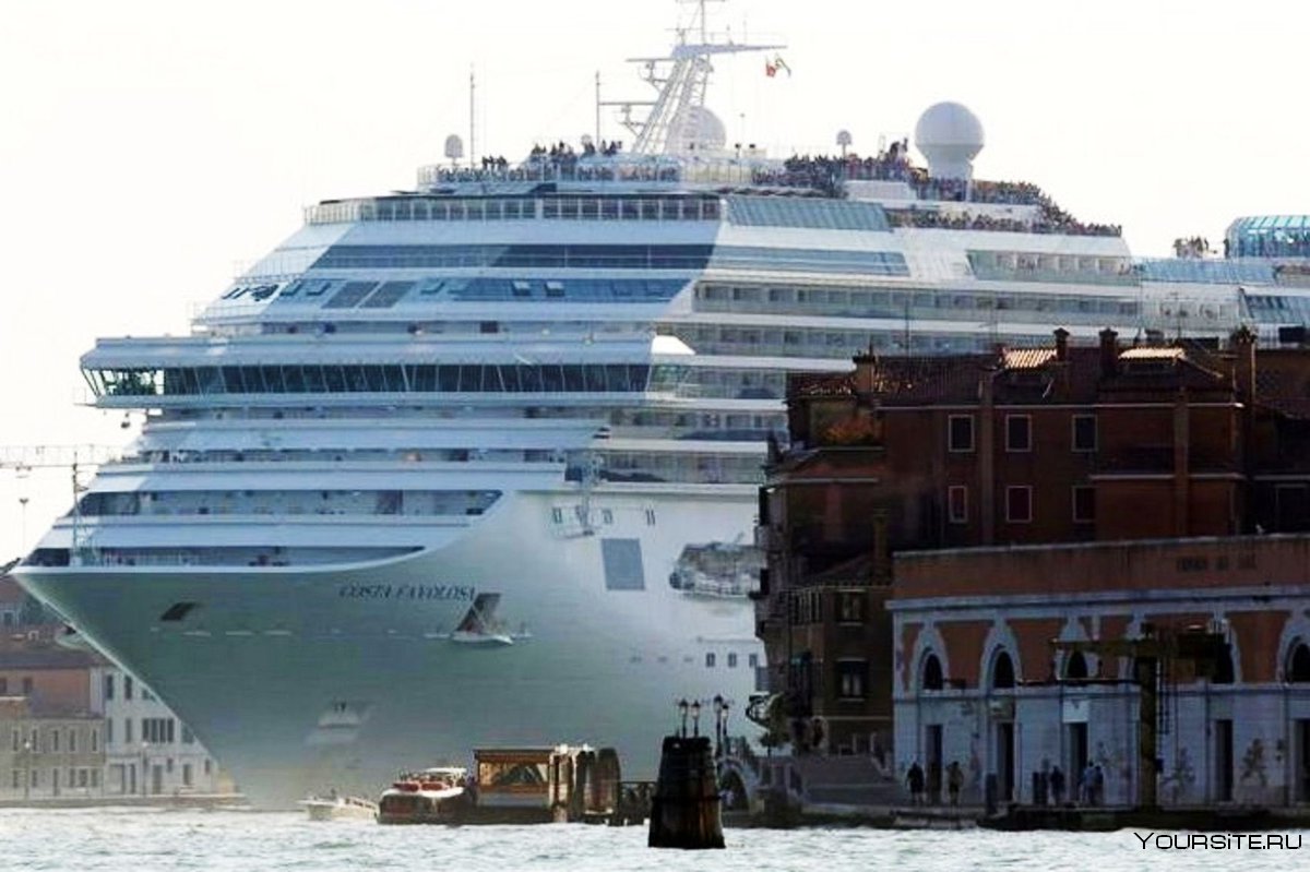 венеция и круизный лайнер