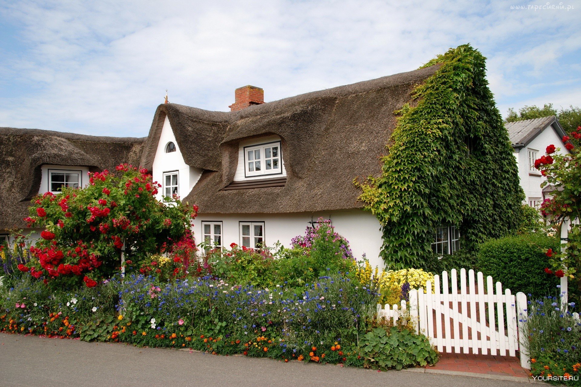 Страна целый дом. Английские домики с садом каменный Джейн Остен. Палисад Англия. Деревня Гитхорн в Голландии. Деревенские дома.