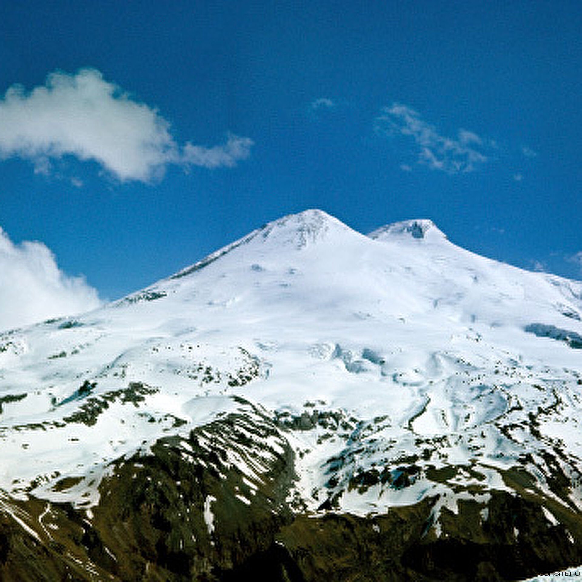 Эльбрус действует или нет. Эльбрус. Эльбрус фото высокого разрешения. Вид с Эльбруса. Разлог горы.