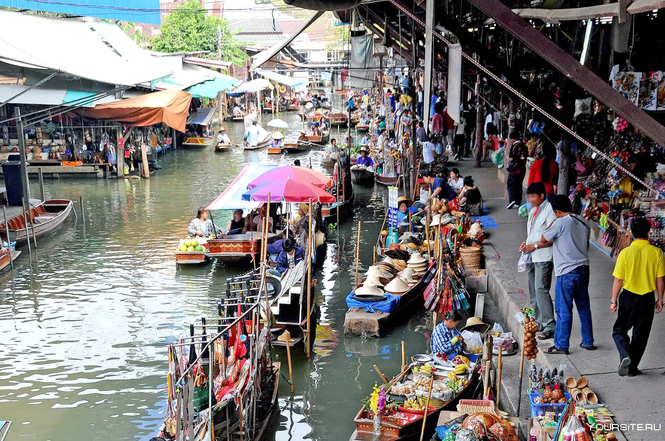 Месяц в бангкоке. Плавучий рынок Дамноен Садуак. Дамноен Садуак Бангкок. Плавучий рынок Amphawa Таиланд. Тайланд Бангкок плавучий рынок.